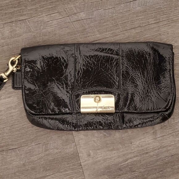 Coach Wristlet Women's Small Black Patent Leather Gold Hardware - Picture 1 of 8